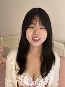 Snapshot of Ella-A9 chatting on October 14, 5:47 pm Ella-A9 online show from October 14, 5:47 pm