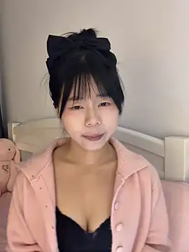 Snapshot of Ella-A9 chatting on October 15, 3:12 pm Ella-A9 online show from October 15, 3:12 pm