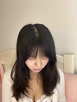 Snapshot of Ella-A9 chatting on October 16, 2:40 pm Ella-A9 online show from October 16, 2:40 pm