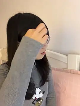 Snapshot of Ella-A9 chatting on October 18, 3:35 pm Ella-A9 online show from October 18, 3:35 pm