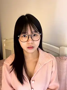 Snapshot of Ella-A9 chatting on October 22, 2:17 pm Ella-A9 online show from October 22, 2:17 pm