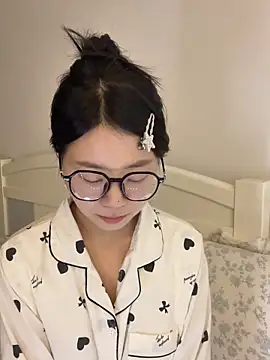 Snapshot of Ella-A9 chatting on November 6, 6:14 am Ella-A9 online show from November 6, 6:14 am