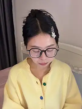 Snapshot of Ella-A9 chatting on November 8, 1:33 pm Ella-A9 online show from November 8, 1:33 pm