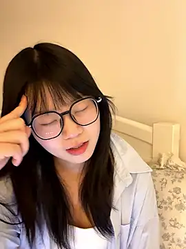 Snapshot of Ella-A9 chatting on November 21, 7:18 am Ella-A9 online show from November 21, 7:18 am