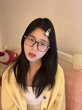 Snapshot of Ella-A9 chatting on December 1, 3:28 pm Ella-A9 online show from December 1, 3:28 pm