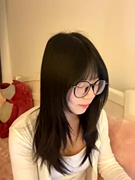 Snapshot of Ella-A9 chatting on December 2, 3:18 pm Ella-A9 online show from December 2, 3:18 pm