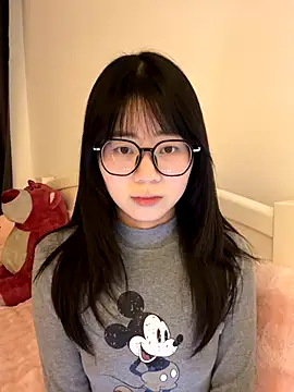 Snapshot of Ella-A9 chatting on December 3, 3:32 pm Ella-A9 online show from December 3, 3:32 pm