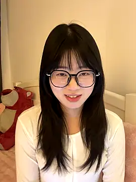 Snapshot of Ella-A9 chatting on December 4, 3:32 pm Ella-A9 online show from December 4, 3:32 pm