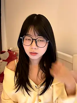 Snapshot of Ella-A9 chatting on December 5, 4:03 pm Ella-A9 online show from December 5, 4:03 pm