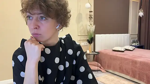 daniellia  online show from November 15, 9:17 am