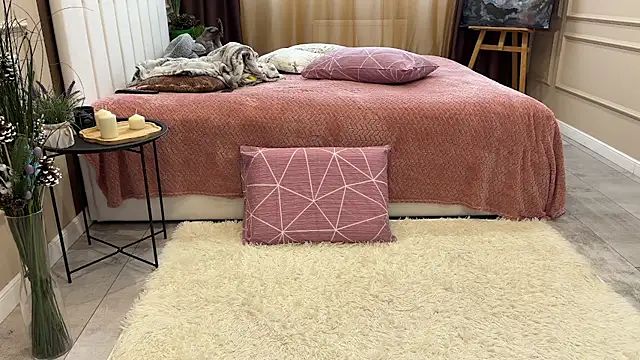 daniellia  online show from April 24, 2:19 pm