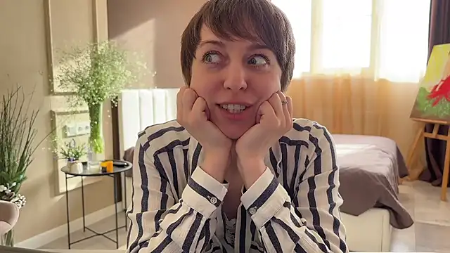 Snapshot of daniellia_ chatting on May 11, 2:23 pm daniellia online show from May 11, 2:23 pm