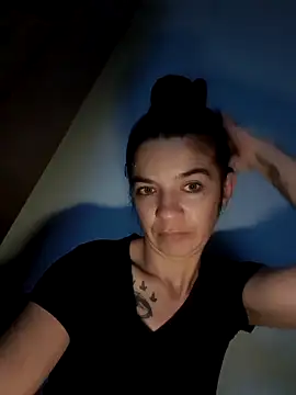 alinaalinutzq online show from November 1, 6:43 pm