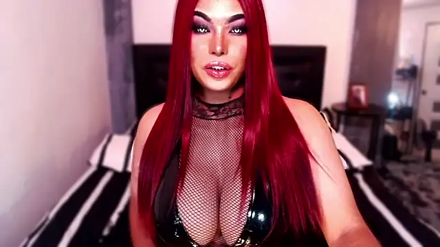 Snapshot of xTrixieMae chatting on February 21, 1:28 am xTrixieMae online show from February 21, 1:28 am