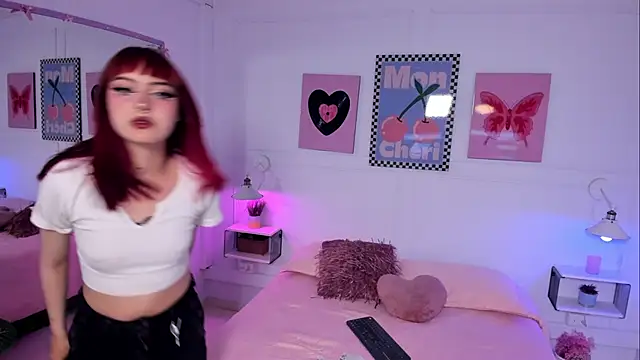 Zoe Lynch  online show from December 17, 12:00 pm