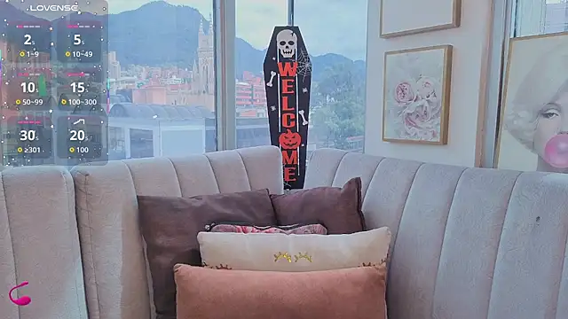 Zoey thompson online show from October 29, 7:26 pm