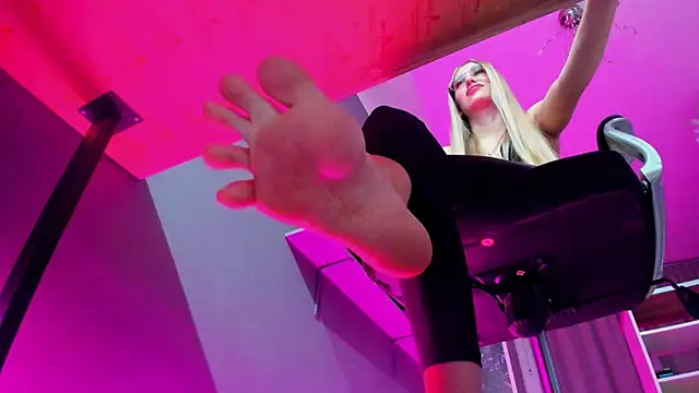 Yourweakness777 online show from December 20, 11:12 pm