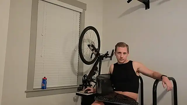 Snapshot of Drakerileyxxx chatting on January 8, 3:31 am Drakerileyxxx online show from January 8, 3:31 am