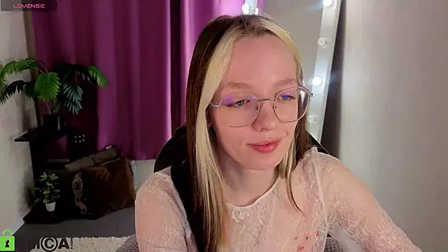 R0cket bunny online show from May 31, 1:03 am