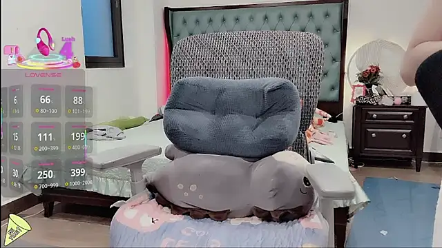 Snapshot of lulu404 chatting on December 13, 11:21 pm lulu404 online show from December 13, 11:21 pm