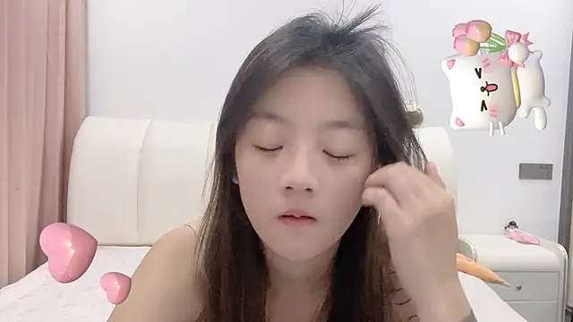 Snapshot of A_18_girls chatting on October 17, 11:07 pm A 18 girls online show from October 17, 11:07 pm