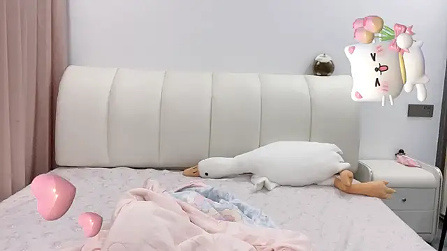 Snapshot of A_18_girls chatting on October 18, 3:24 pm A 18 girls online show from October 18, 3:24 pm