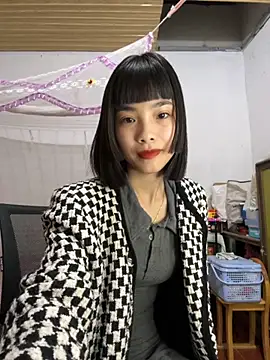 Snapshot of andymi1 chatting on October 26, 2:39 am andymi1 online show from October 26, 2:39 am