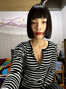 Snapshot of andymi1 chatting on November 7, 1:05 am andymi1 online show from November 7, 1:05 am