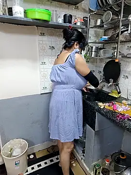 Queen Nightt online show from January 6, 3:32 am