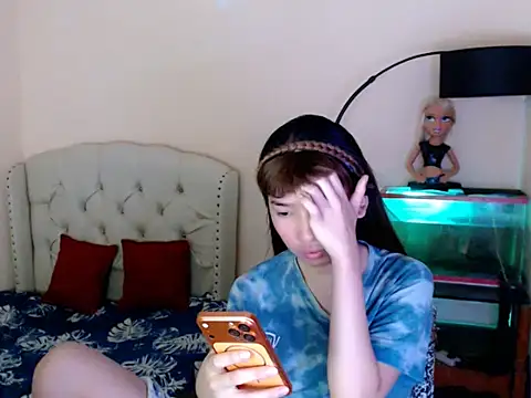 ShantalFoxxy  online show from April 19, 1:10 pm