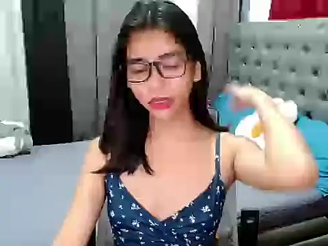 Snapshot of kitelpery_03 chatting on March 19, 2:43 pm kitelpery 03 online show from March 19, 2:43 pm