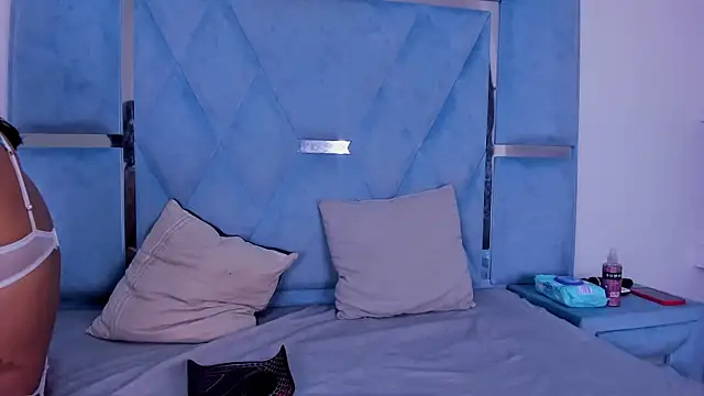 Snapshot of DaylesAndHarry chatting on October 7, 1:08 pm DaylesAndHarry online show from October 7, 1:08 pm