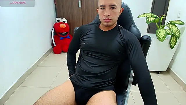 sebastian oconnor77 online show from October 8, 12:47 pm