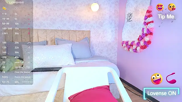 Snapshot of sweet_artemiis chatting on October 3, 8:50 pm sweet artemiis online show from October 3, 8:50 pm