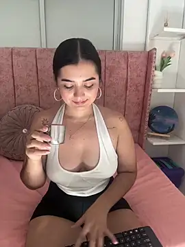 salomecute21 online show from March 30, 11:11 am