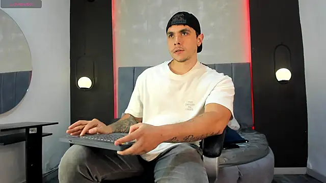 Snapshot of Liam_walk_ chatting on September 23, 10:02 pm Liam walk online show from September 23, 10:02 pm