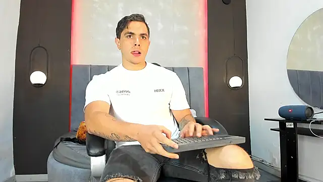 Snapshot of Liam_walk_ chatting on October 15, 7:25 pm Liam walk online show from October 15, 7:25 pm