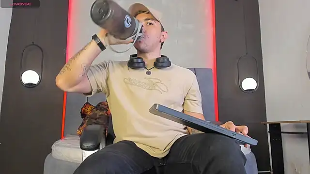 Liam walk  online show from February 10, 7:07 pm