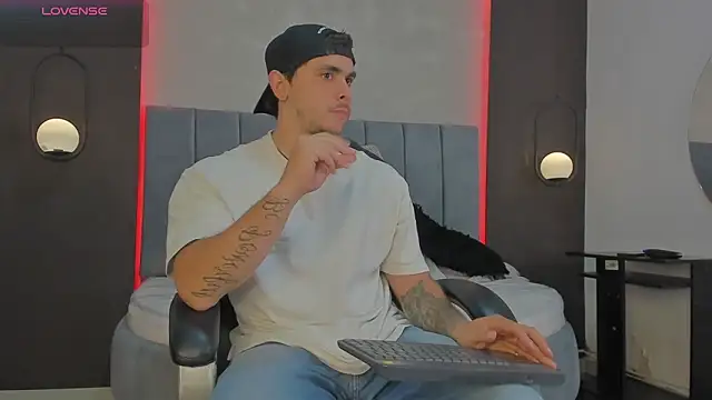 Liam walk  online show from March 20, 10:47 pm