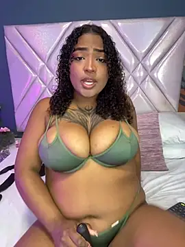 Snapshot of Cristal-Jonnes chatting on September 19, 3:52 am Cristal-Jonnes online show from September 19, 3:52 am