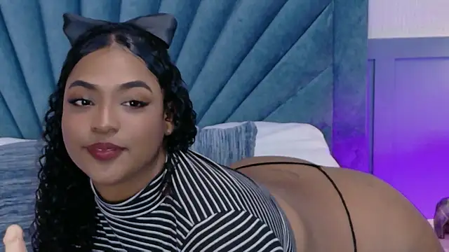 Snapshot of Cristal-Jonnes chatting on November 18, 1:00 am Cristal-Jonnes online show from November 18, 1:00 am