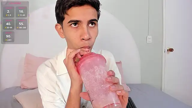 JoshuaSanzz online show from October 31, 3:40 am