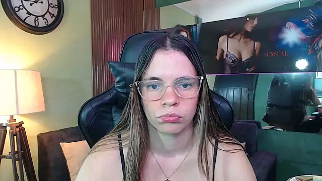 Snapshot of maira_tf chatting on October 3, 3:14 am maira tf online show from October 3, 3:14 am