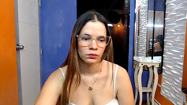 Snapshot of maira_tf chatting on October 9, 3:48 am maira tf online show from October 9, 3:48 am