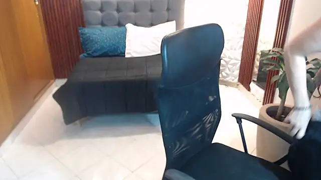 Snapshot of maira_tf chatting on October 10, 3:49 am maira tf online show from October 10, 3:49 am