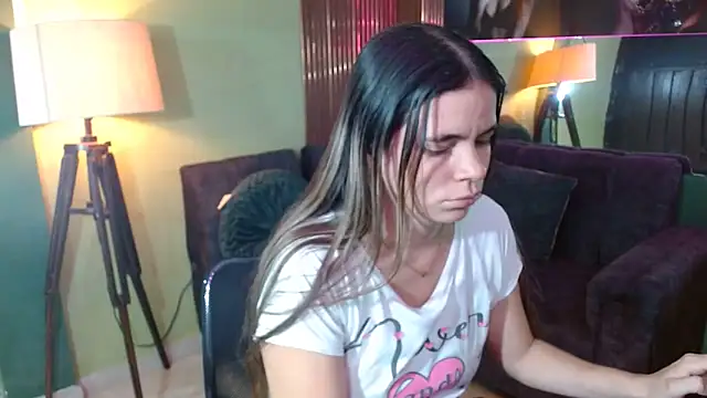 Snapshot of maira_tf chatting on December 5, 3:59 am maira tf online show from December 5, 3:59 am