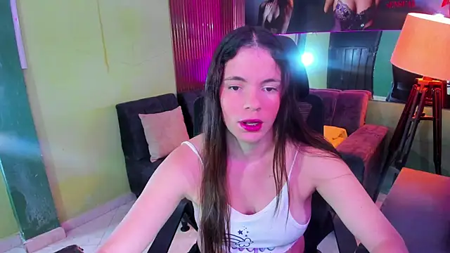 Snapshot of maira_tf chatting on June 6, 6:56 pm maira tf online show from June 6, 6:56 pm