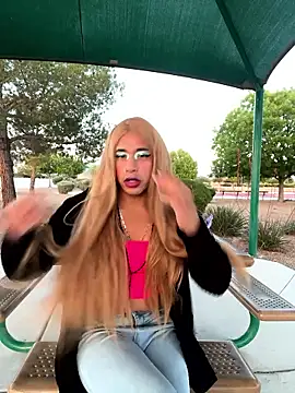 Snapshot of TranSexualJade95 chatting on April 28, 2:27 am TranSexualJade95 online show from April 28, 2:27 am