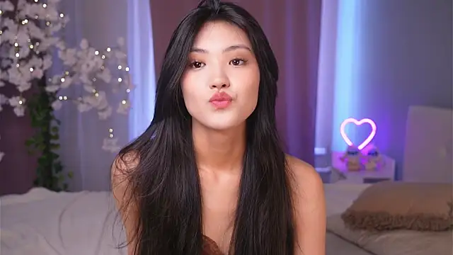 Snapshot of FancyEsten chatting on July 10, 8:29 am FancyEsten online show from July 10, 8:29 am