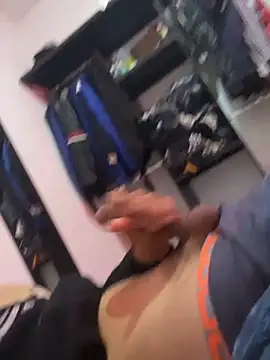 Snapshot of Barrx0018 chatting on December 19, 4:36 pm Barrx0018 online show from December 19, 4:36 pm